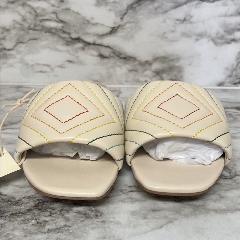 Sanctuary Cream Quilted Sandals with Open-Toe Design